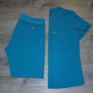 Figs Medium Light Teal Scrub Set